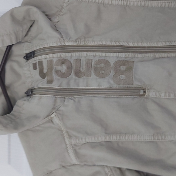 Bench zippered lightweight jacket.  Size small. Two zippered pockets. - Picture 2 of 8